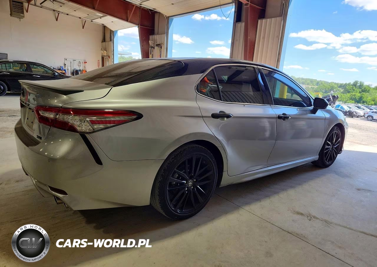 2018 Toyota Camry Xse VIN:4T1B61HK0JU124682 - 3