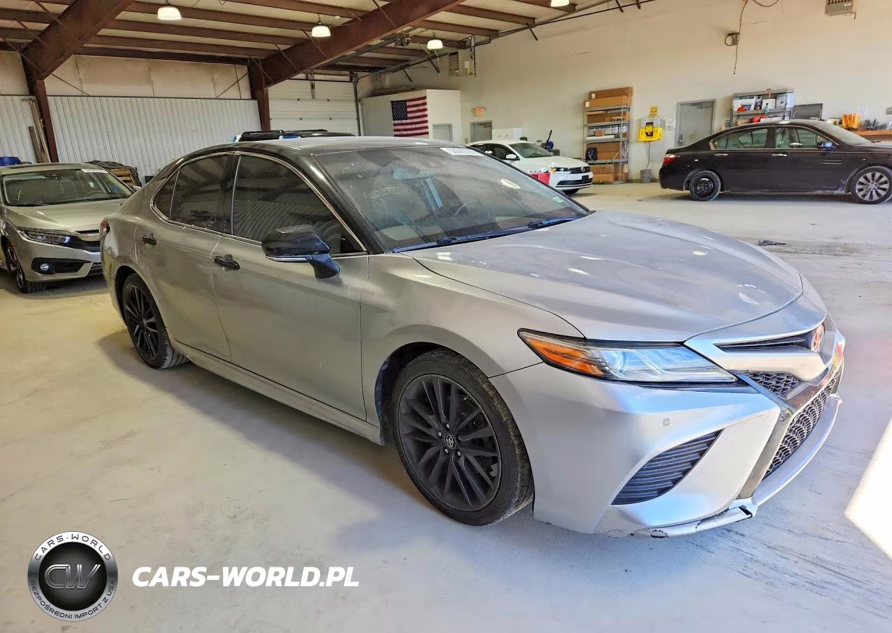 2018 Toyota Camry Xse VIN:4T1B61HK0JU124682 - 4