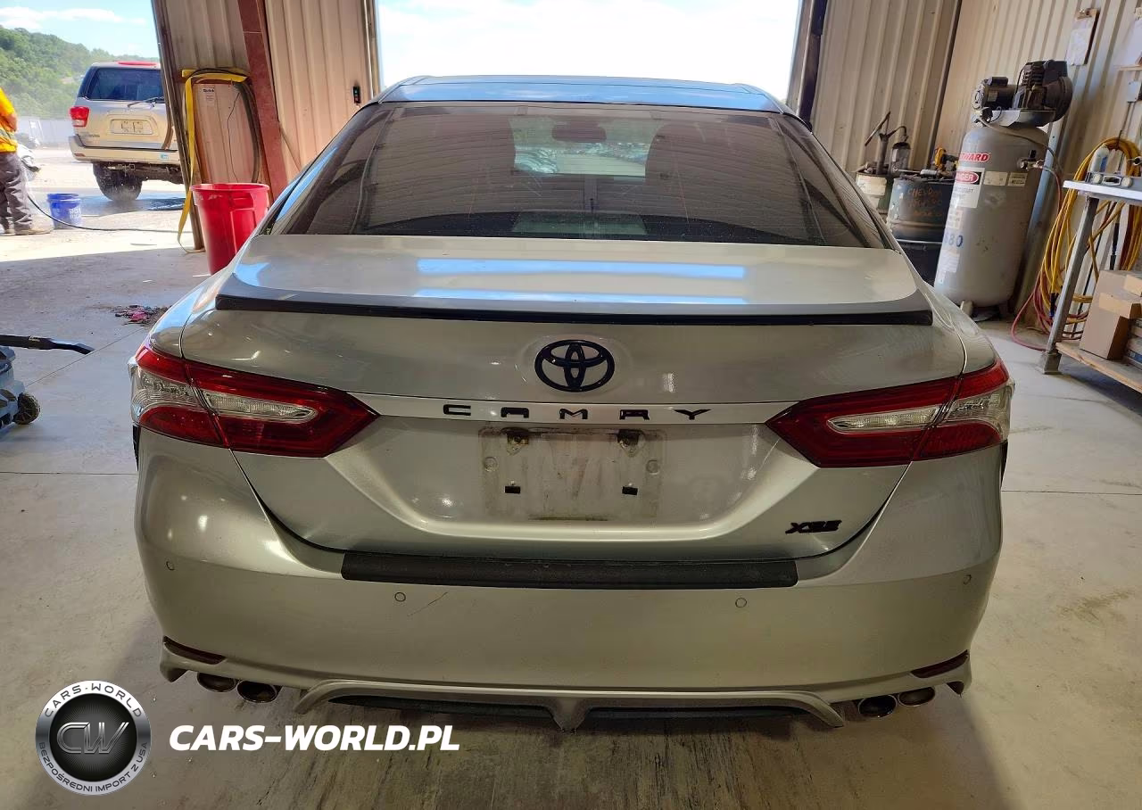 2018 Toyota Camry Xse VIN:4T1B61HK0JU124682 - 6