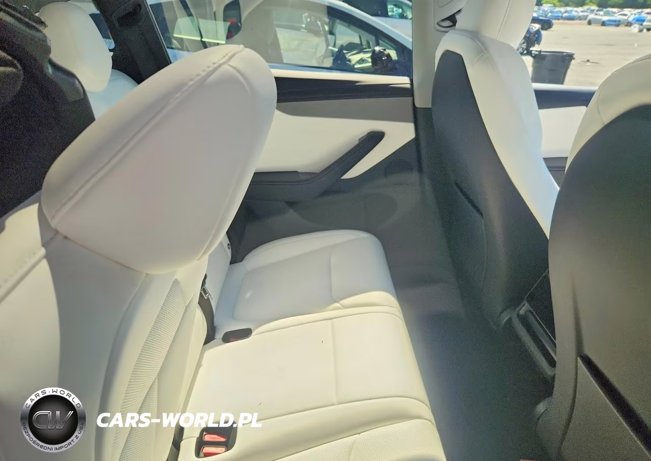 2026 Tesla Model Y VIN:7SAYGDEE4TA582846 - 10