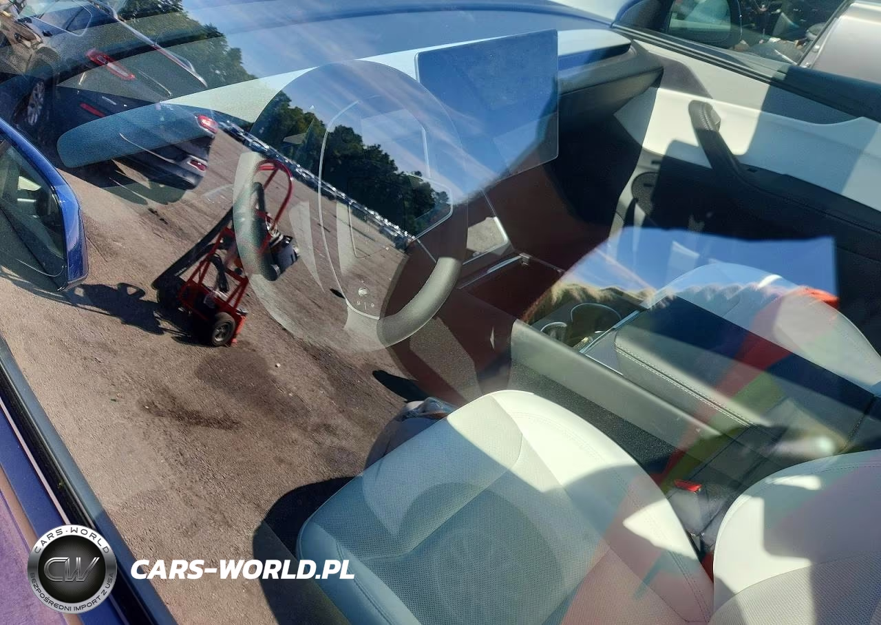 2026 Tesla Model Y VIN:7SAYGDEE4TA582846 - 8