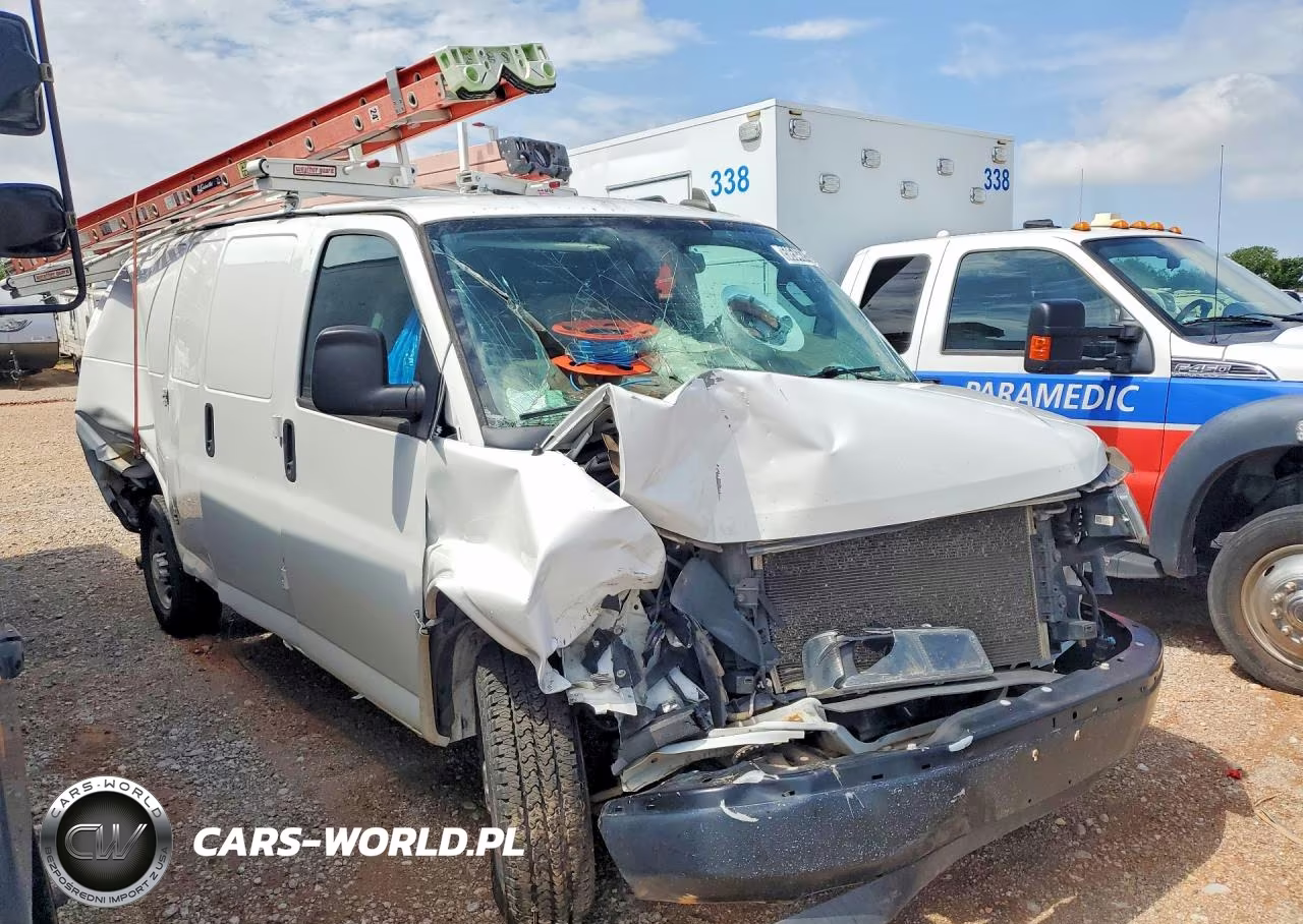 2018 Chevrolet Express G2500 VIN:1GCWGAFP3J1344885 - 4