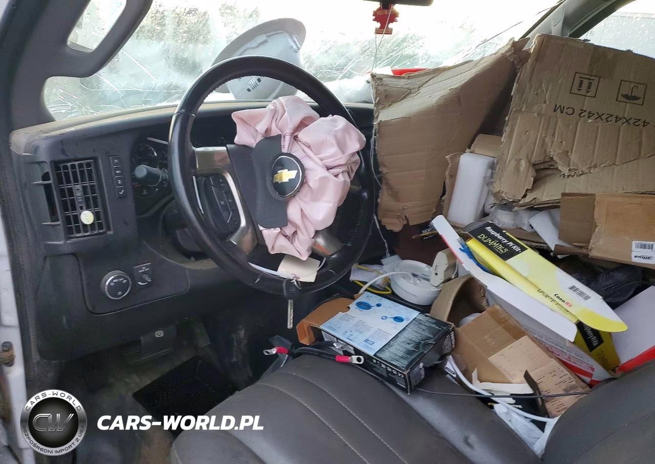 2018 Chevrolet Express G2500 VIN:1GCWGAFP3J1344885 - 8