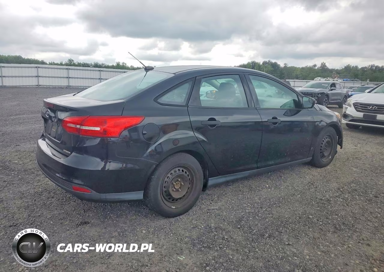 2015 Ford Focus S VIN:1FADP3E27FL270395 - 3