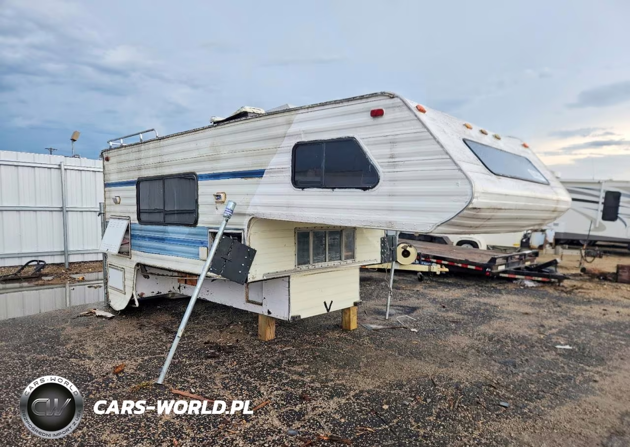 1986 Lance Recreational Vehicle (Rv) – zdjęcie 1 z 10