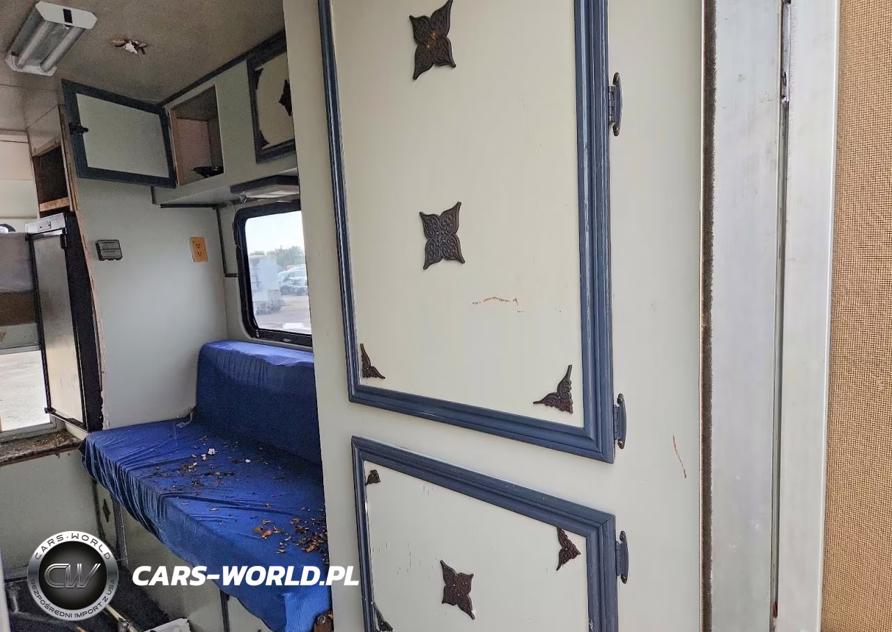 1986 Lance Recreational Vehicle (Rv) VIN:S40333RV - 6