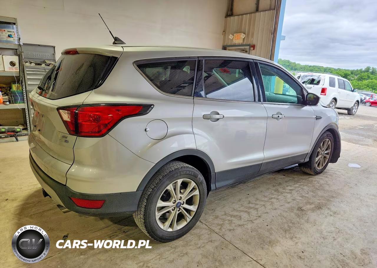 2019 Ford Escape Se VIN:1FMCU9GDXKUA93972 - 3