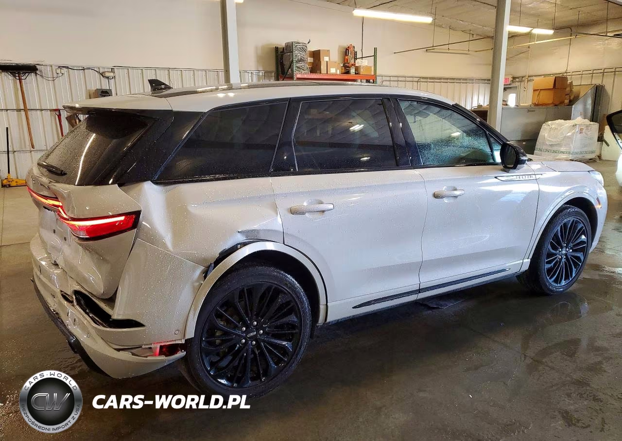 2023 Lincoln Corsair VIN:5LMCJ1CA9PUL11796 - 3