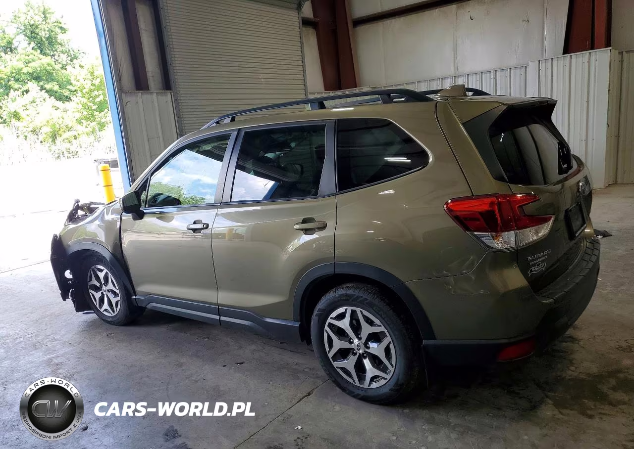 2023 Subaru Forester Premium VIN:JF2SKAEC4PH417744 - 2