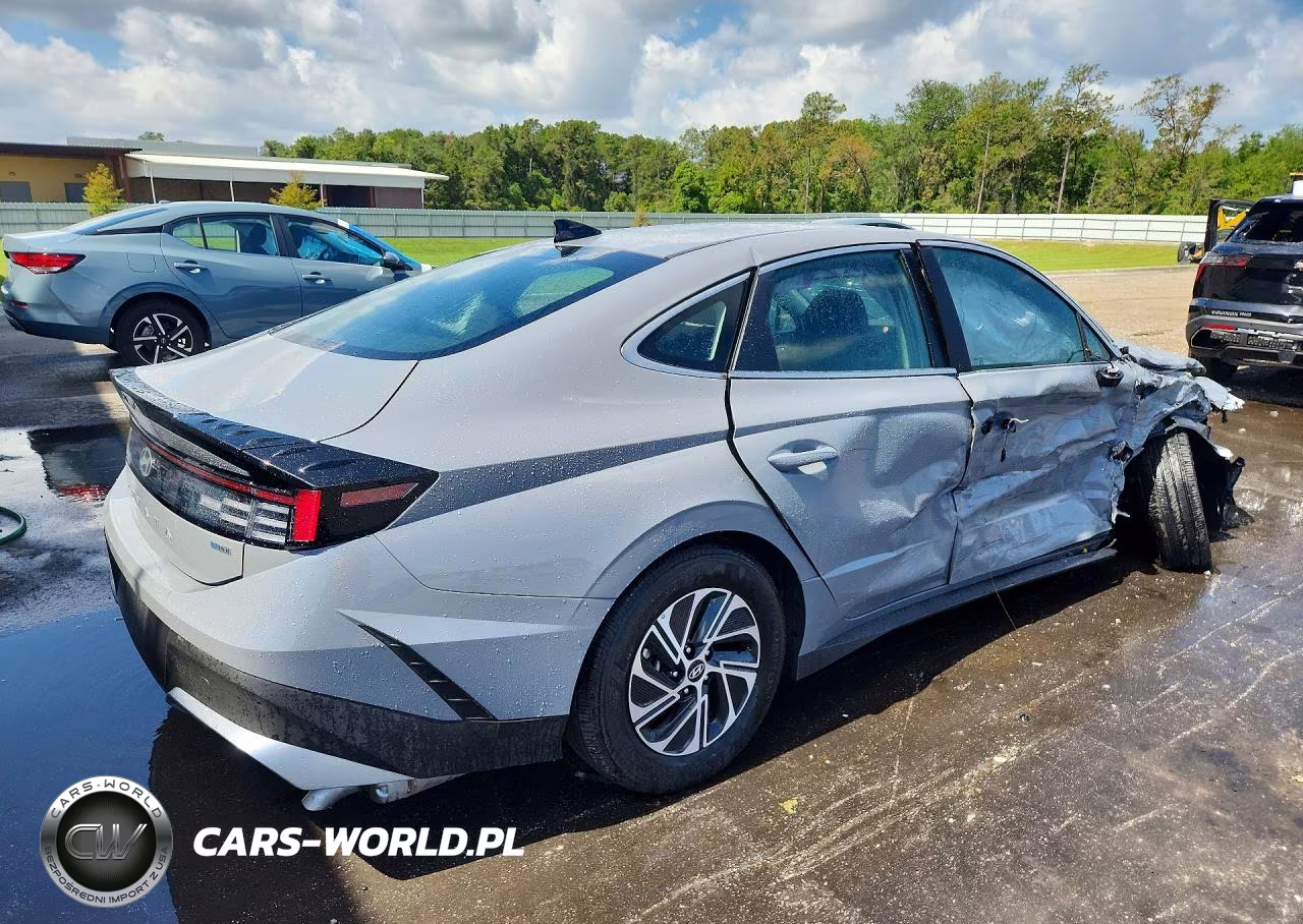 2026 Hyundai Sonata Hybrid Blue VIN:KMHL24JJ9TA145926 - 3