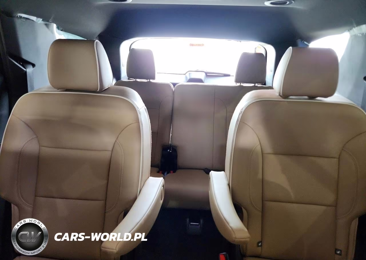 2023 Chevrolet Traverse Premier VIN:1GNERKKW7PJ319285 - 10