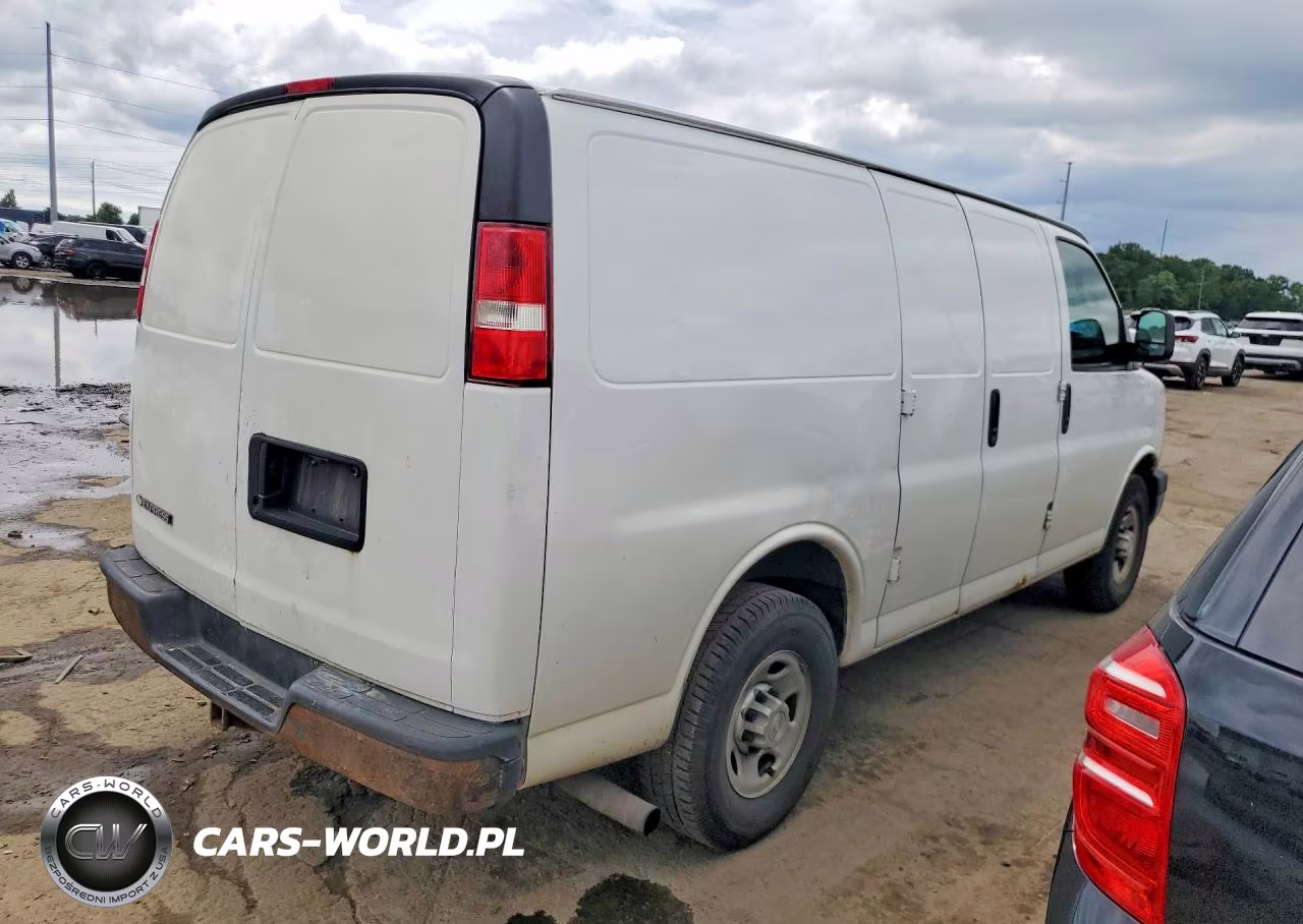 2017 Chevrolet Express G2500 VIN:1GCWGAFF4H1132563 - 3