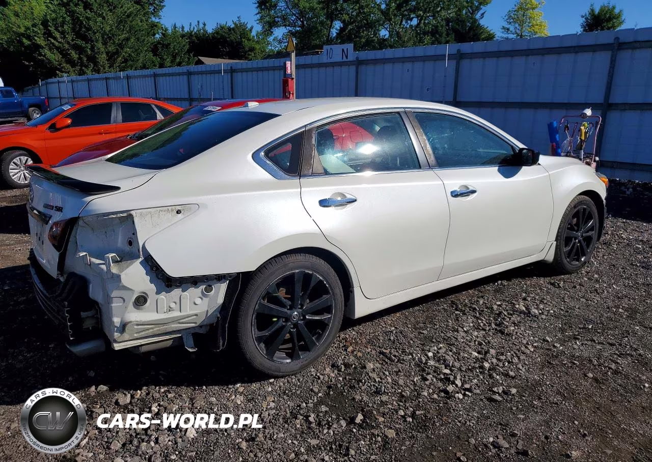 2018 Nissan Altima 2.5 Sr VIN:1N4AL3AP8JC239360 - 3