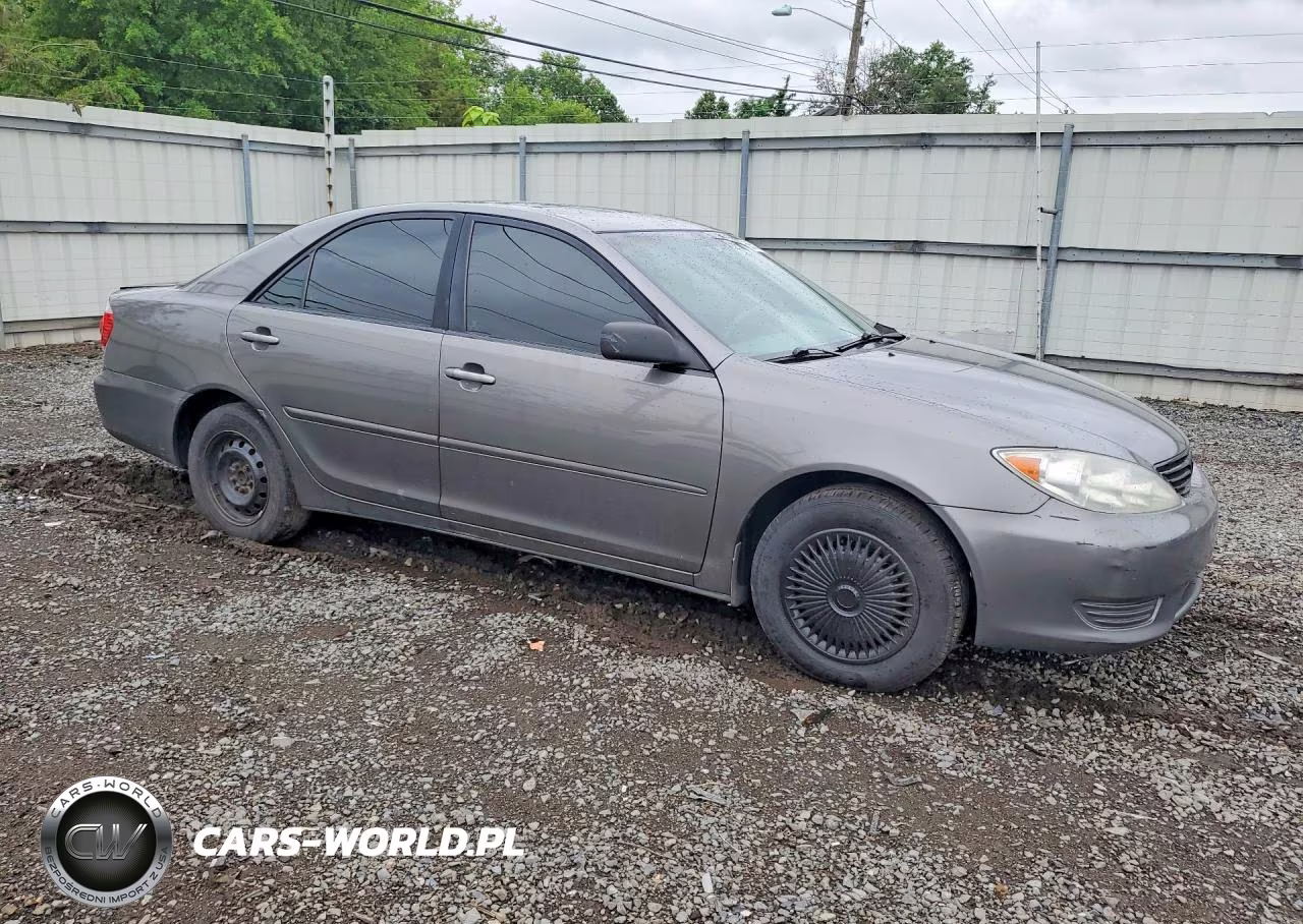 2005 Toyota Camry Le VIN:4T1BE32K55U581534 - 4