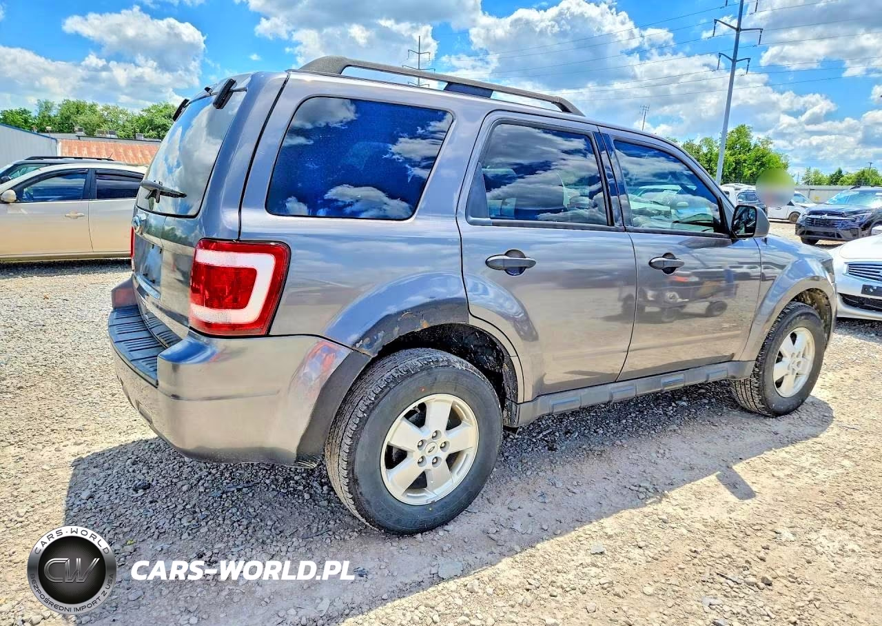2011 Ford Escape Xlt VIN:1FMCU0D73BKA04930 - 3