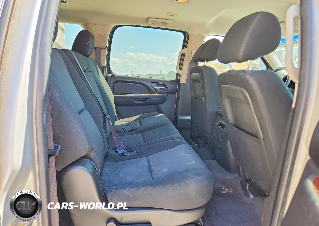 2011 Chevrolet Suburban K1500 Ls VIN:1GNSKHE39BR279085 - 11