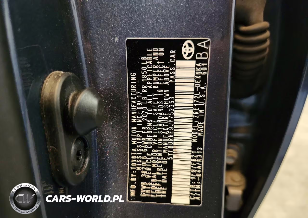 2018 Toyota Corolla Le VIN:5YFBURHE9JP752353 - 12