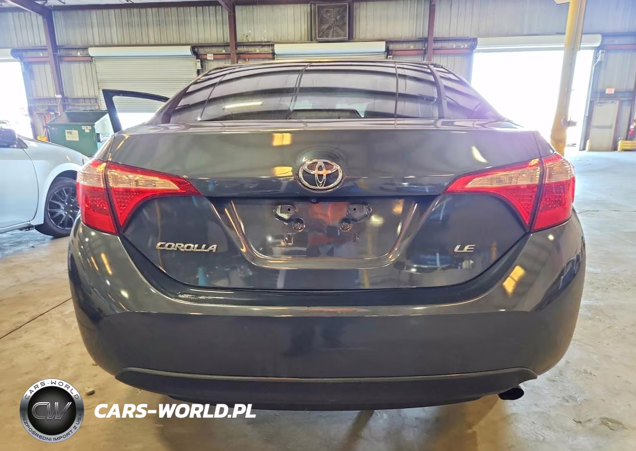 2018 Toyota Corolla Le VIN:5YFBURHE9JP752353 - 6