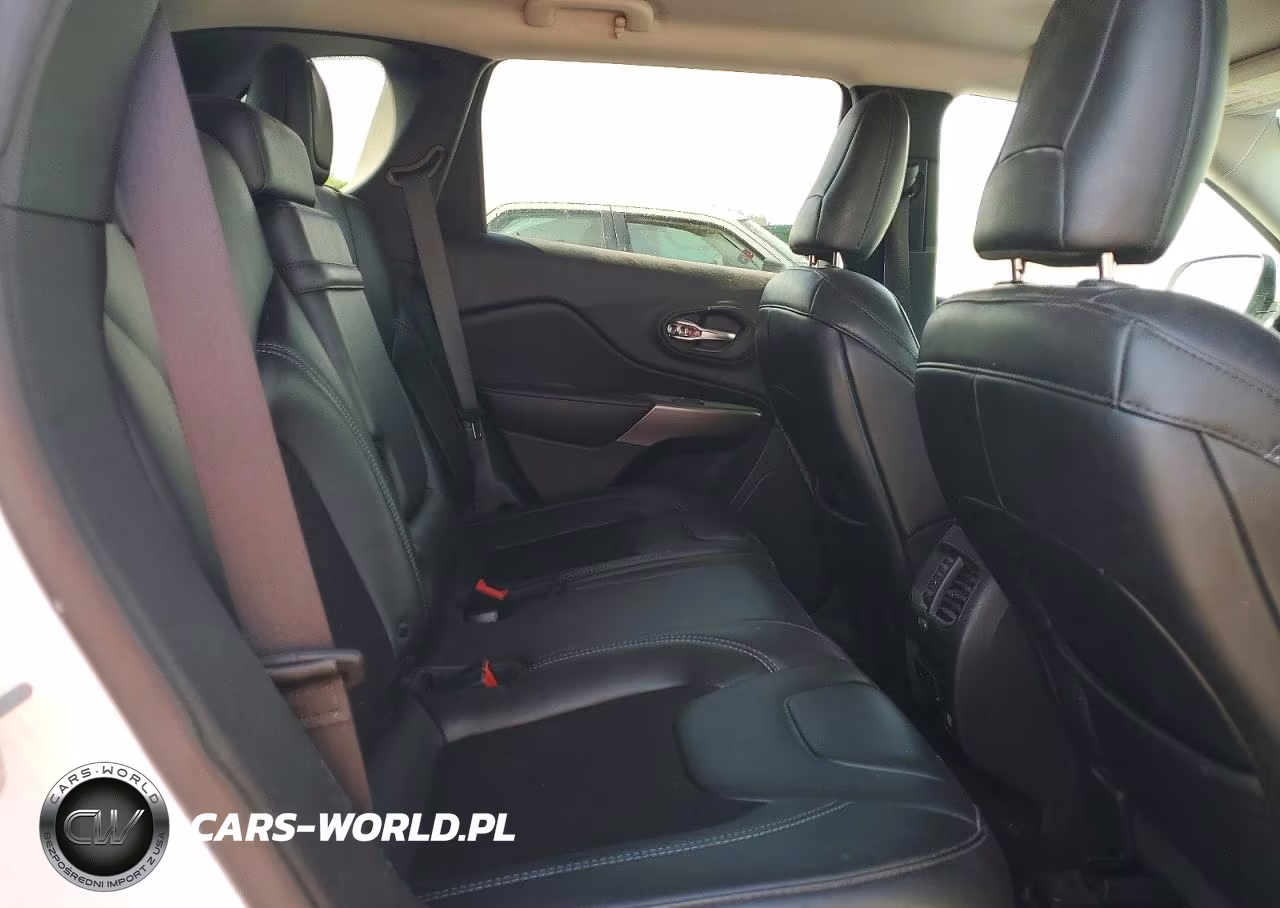 2019 Jeep Cherokee Latitude Plus VIN:1C4PJLLX2KD242399 - 11