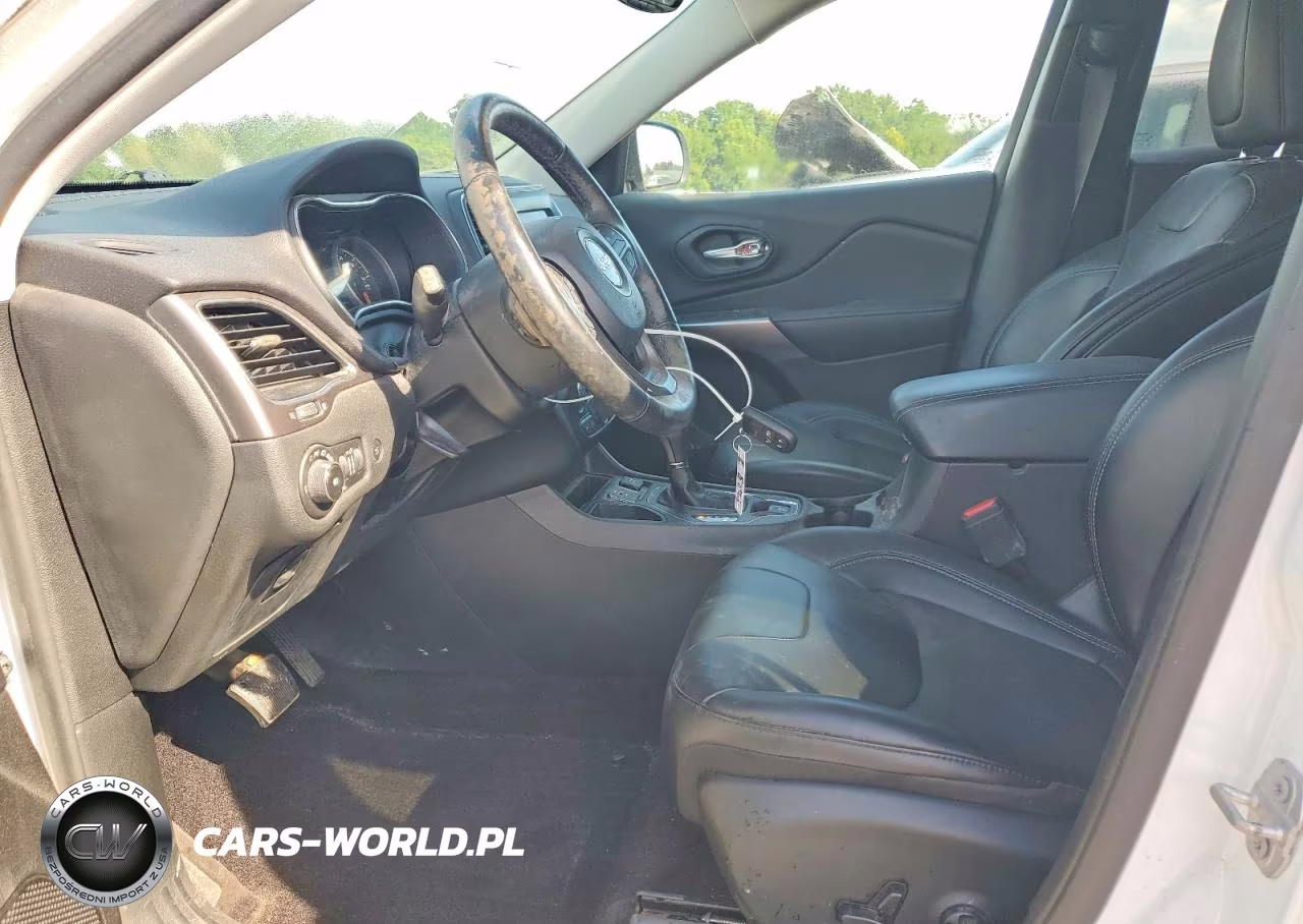 2019 Jeep Cherokee Latitude Plus VIN:1C4PJLLX2KD242399 - 7