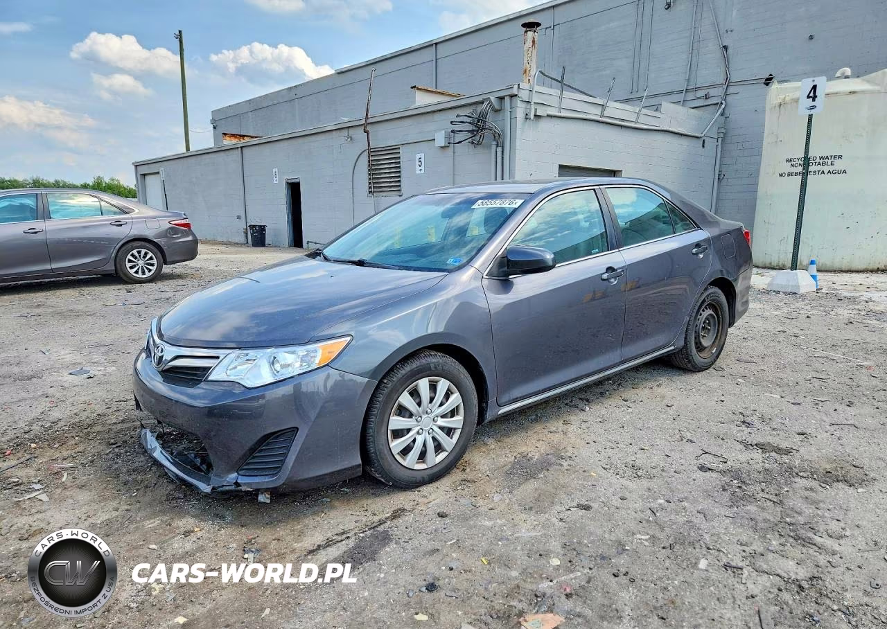 2014 Toyota Camry Le – zdjęcie 1 z 12