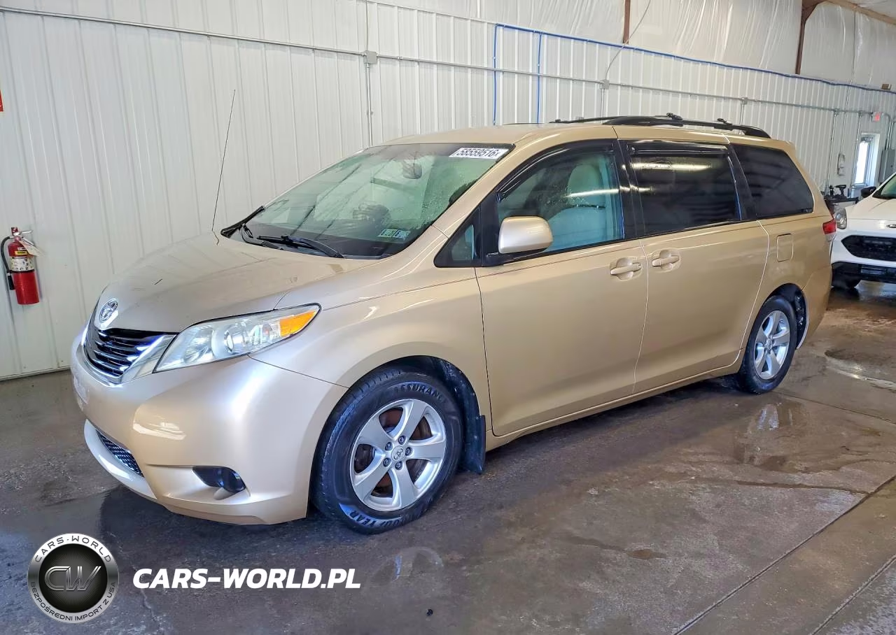 2011 Toyota Sienna Le – zdjęcie 1 z 13