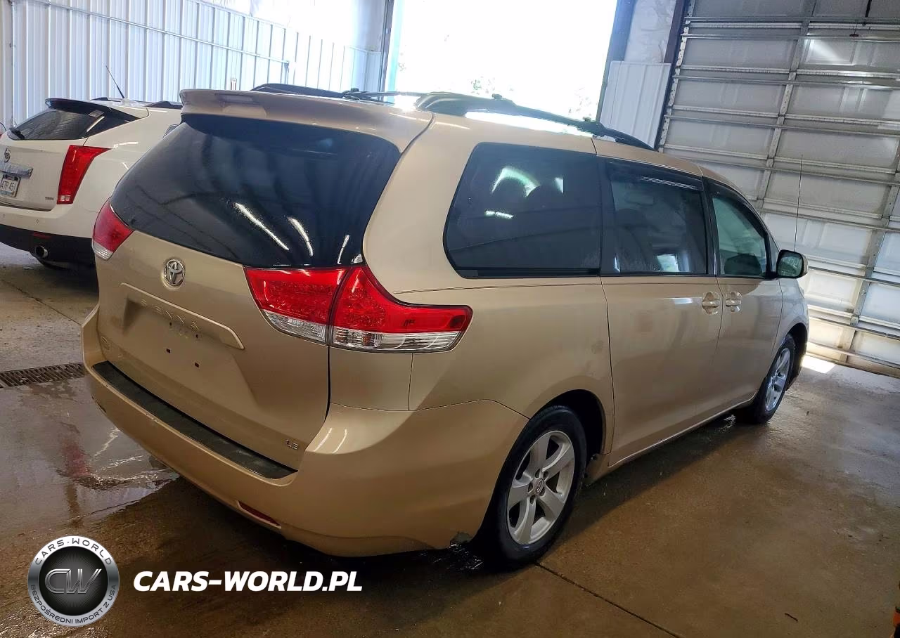 2011 Toyota Sienna Le VIN:5TDKK3DC7BS008699 - 3