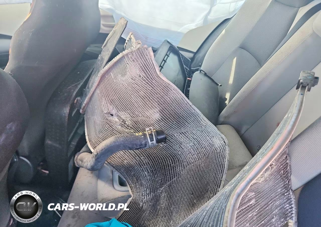 2022 Toyota Corolla Le VIN:5YFVPMAE3NP301877 - 12