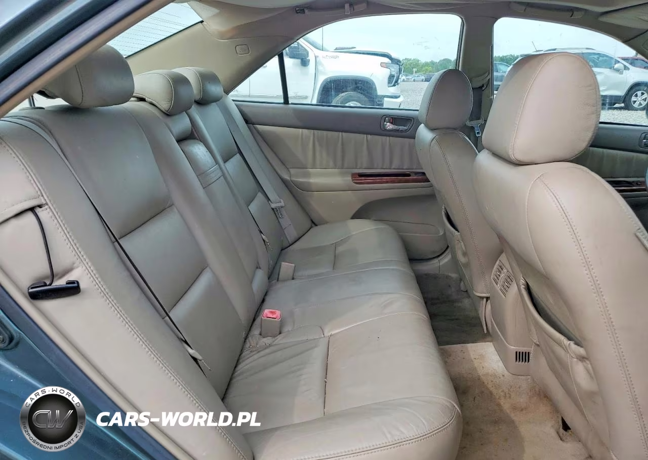 2005 Toyota Camry VIN:4T1BF30K75U084761 - 10