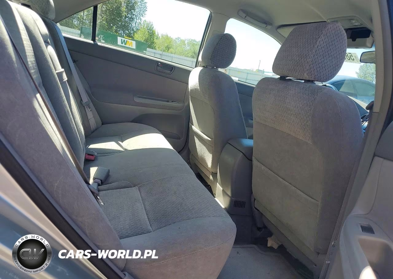 2002 Toyota Camry Le VIN:JTDBE32K720080863 - 10