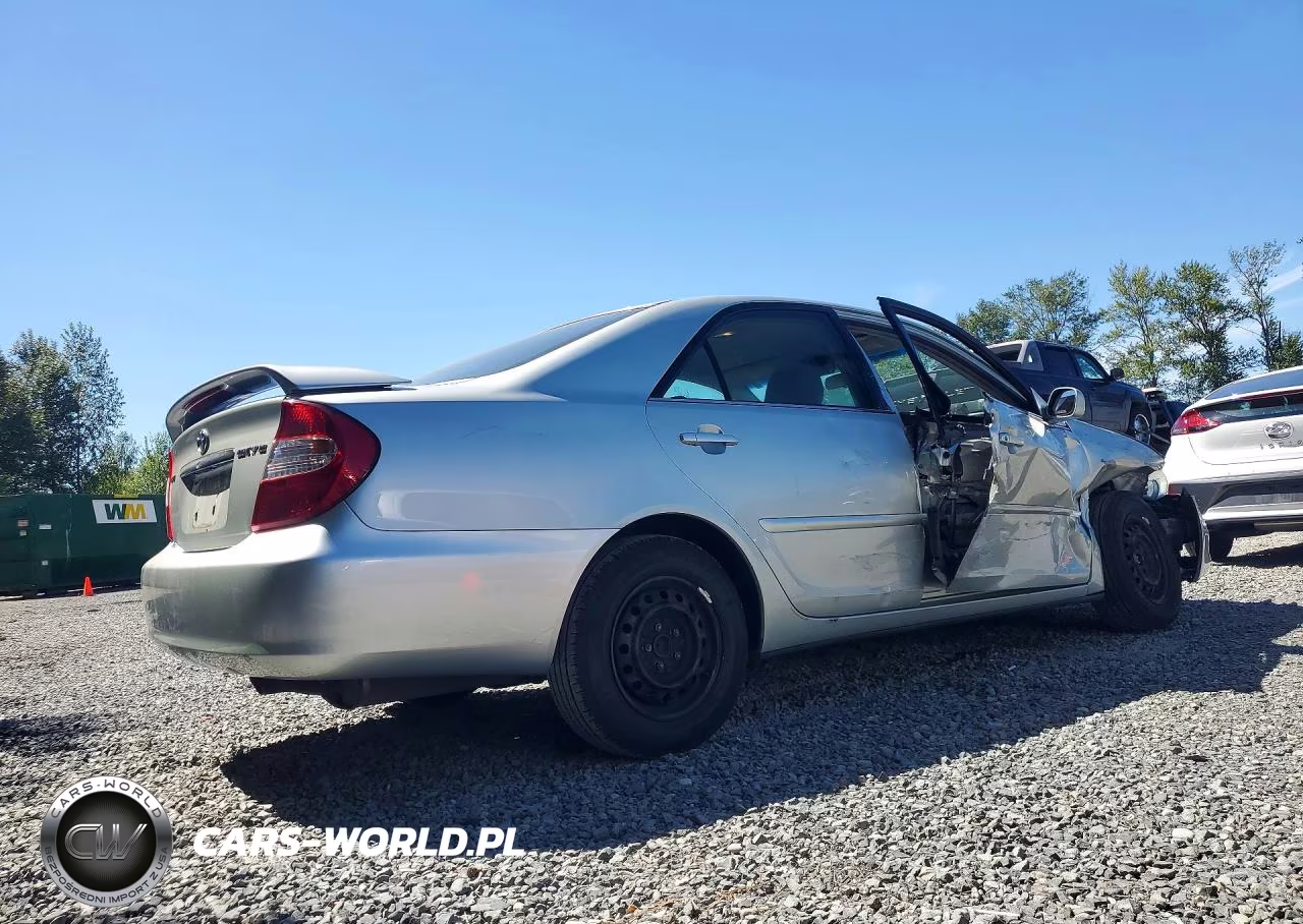 2002 Toyota Camry Le VIN:JTDBE32K720080863 - 3