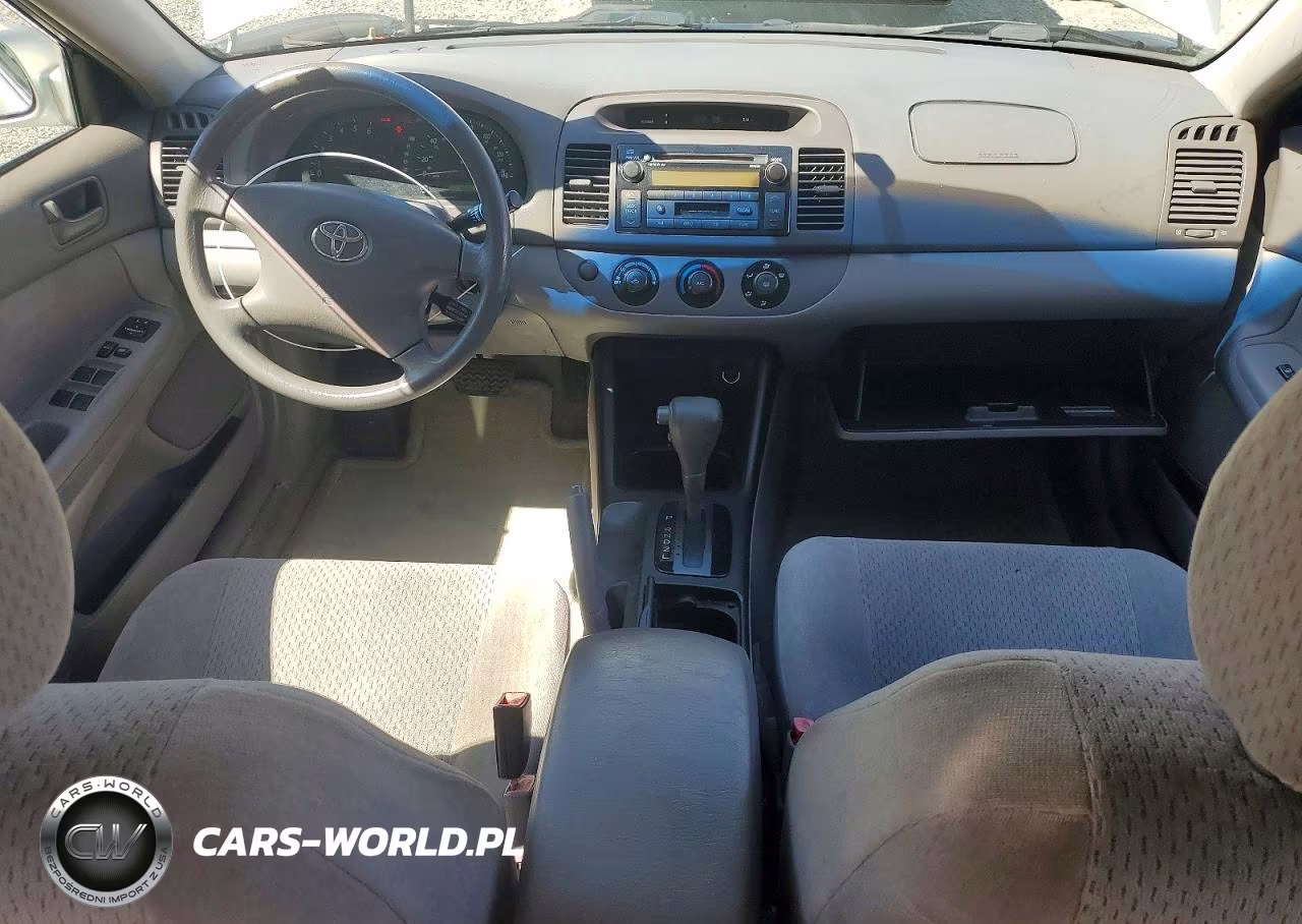 2002 Toyota Camry Le VIN:JTDBE32K720080863 - 8