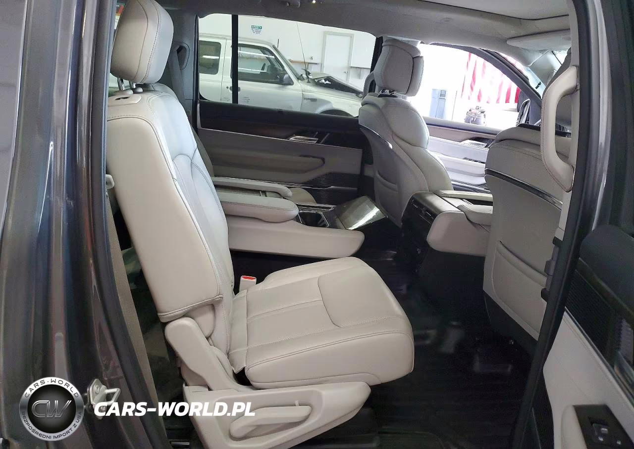 2023 Jeep Grand Wagoneer Series I VIN:1C4SJVEJXPS579419 - 11