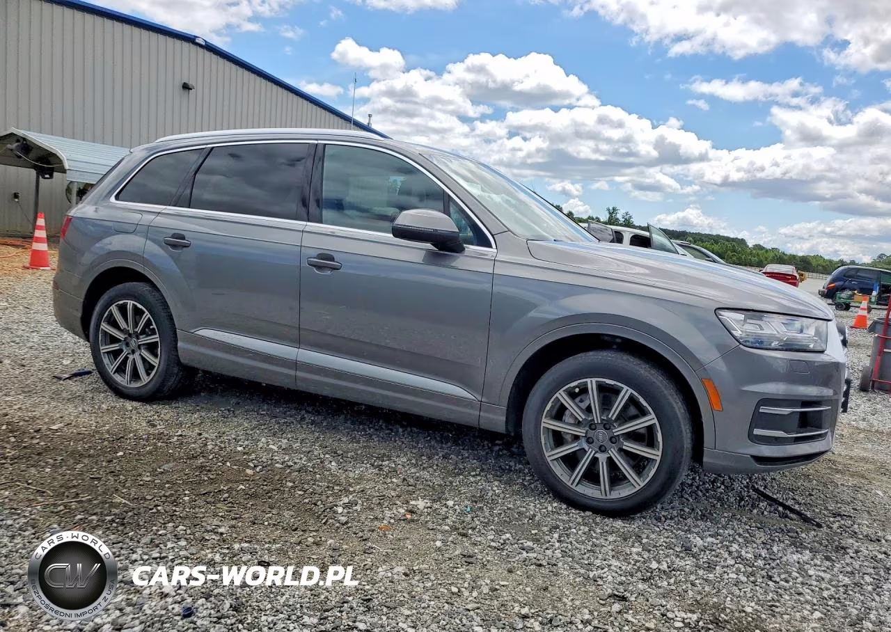 2017 Audi Q7 Premium Plus VIN:WA1LAAF78HD027143 - 4