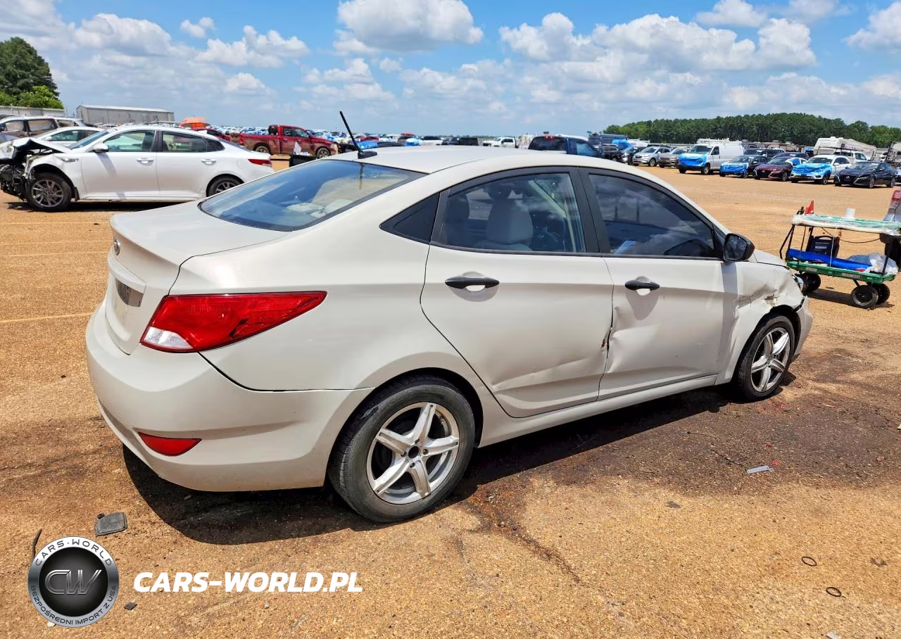 2016 Hyundai Accent VIN:KMHCT4AE6GU123807 - 3