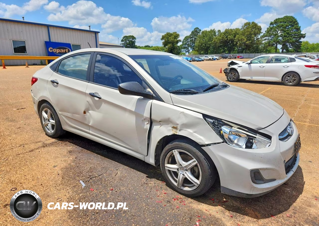 2016 Hyundai Accent VIN:KMHCT4AE6GU123807 - 4