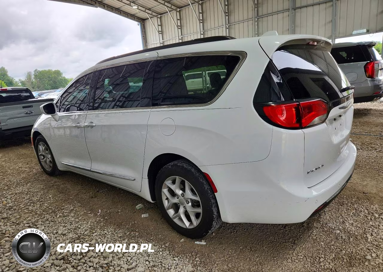 2017 Chrysler Pacifica Touring L VIN:2C4RC1BG5HR541979 - 2