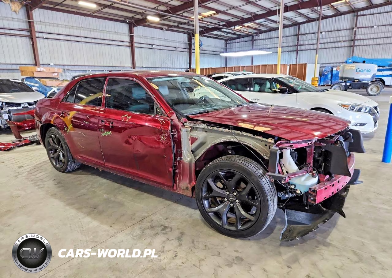 2021 Chrysler 300 Touring VIN:2C3CCAAG3MH661615 - 4