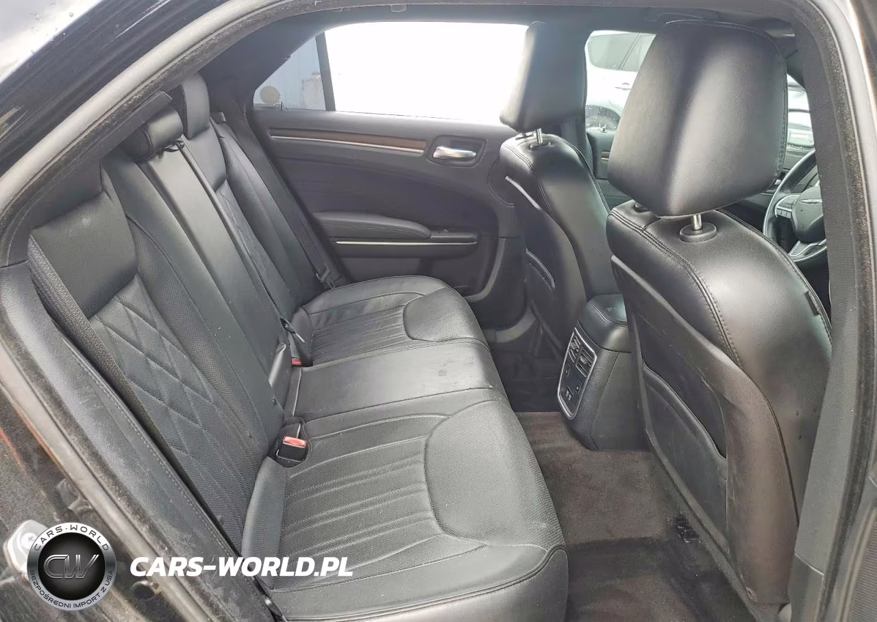 2015 Chrysler 300C Platinum VIN:2C3CCASG7FH773142 - 10