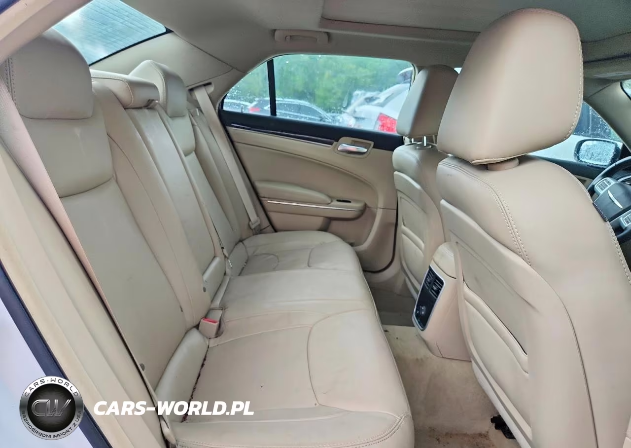 2014 Chrysler 300 VIN:2C3CCAAG1EH220907 - 10