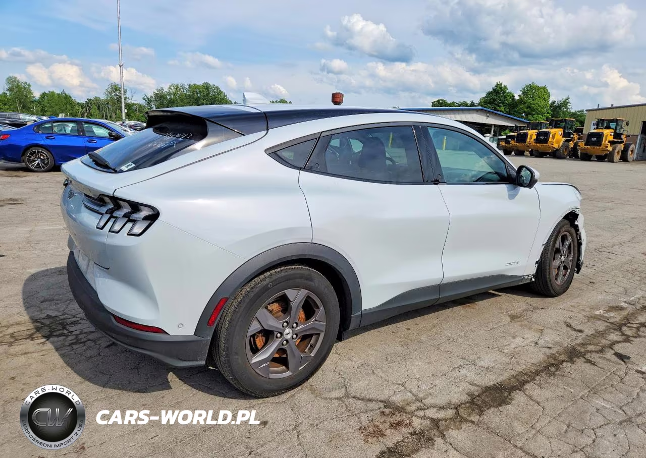 2022 Ford Mustang Mach-E Select VIN:3FMTK1RM2NMA57562 - 3