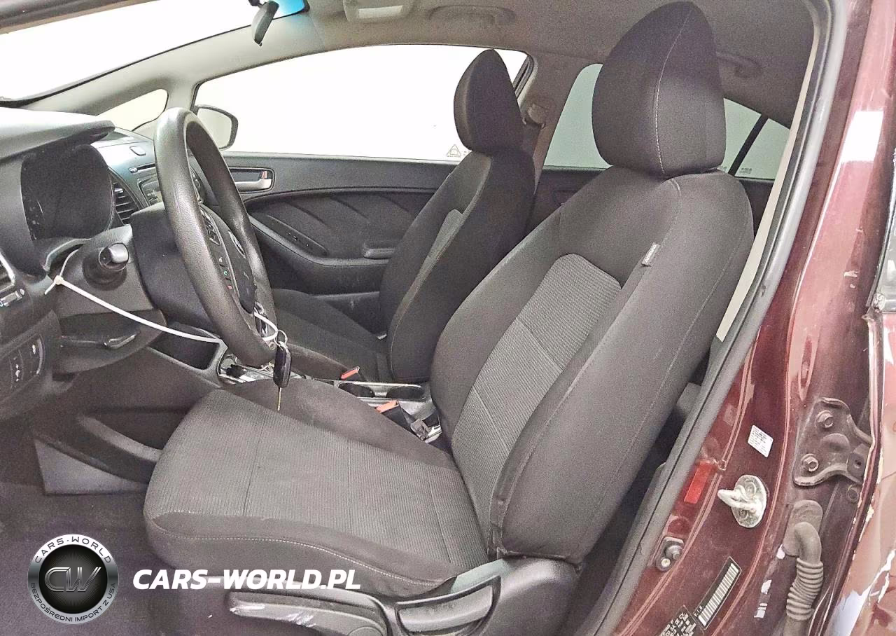 2018 Kia Forte Lx VIN:3KPFK4A75JE258496 - 7