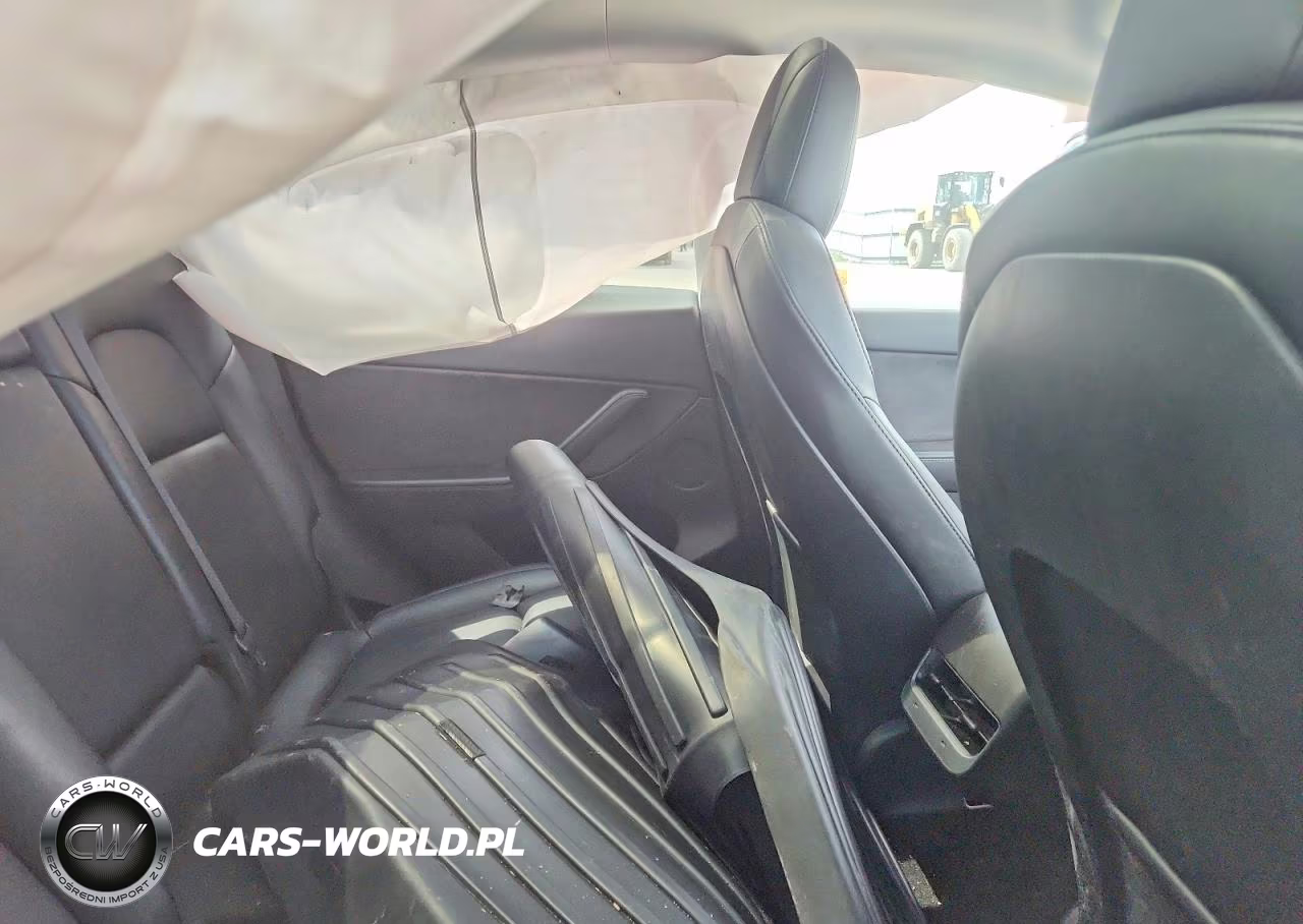 2021 Tesla Model Y VIN:5YJYGAEE0MF113141 - 11