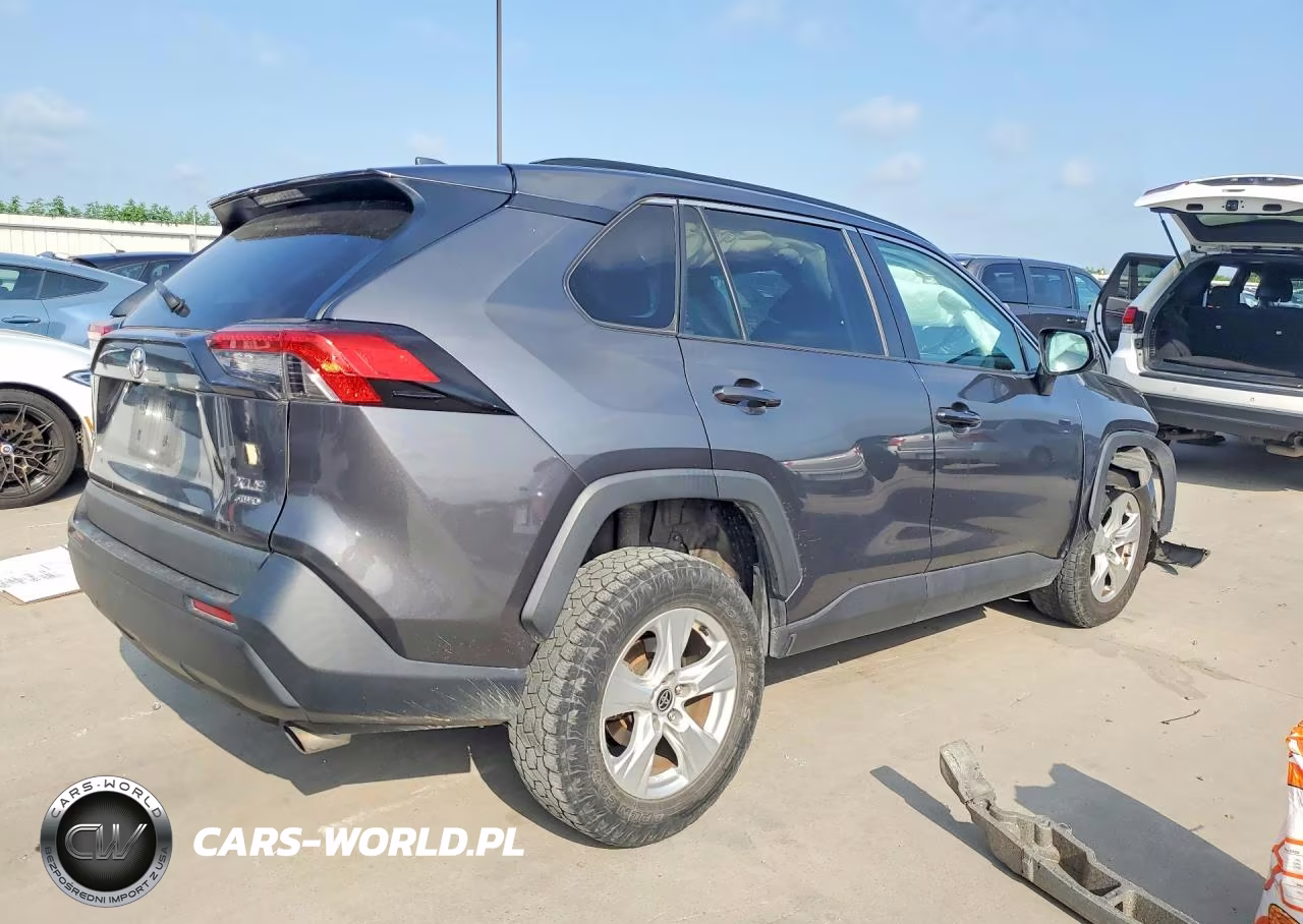 2021 Toyota Rav4 Xle VIN:2T3P1RFV0MW185140 - 3