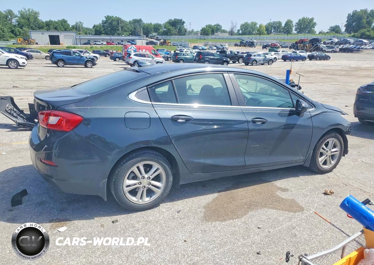 2018 Chevrolet Cruze Lt VIN:1G1BE5SM8J7224867 - 3