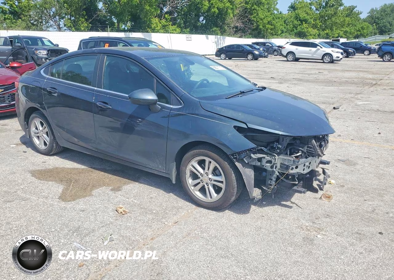 2018 Chevrolet Cruze Lt VIN:1G1BE5SM8J7224867 - 4