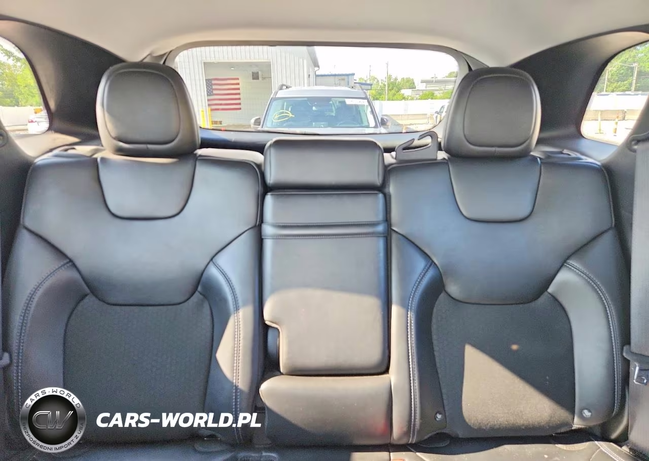 2019 Jeep Cherokee Latitude Plus VIN:1C4PJMLN6KD123517 - 10
