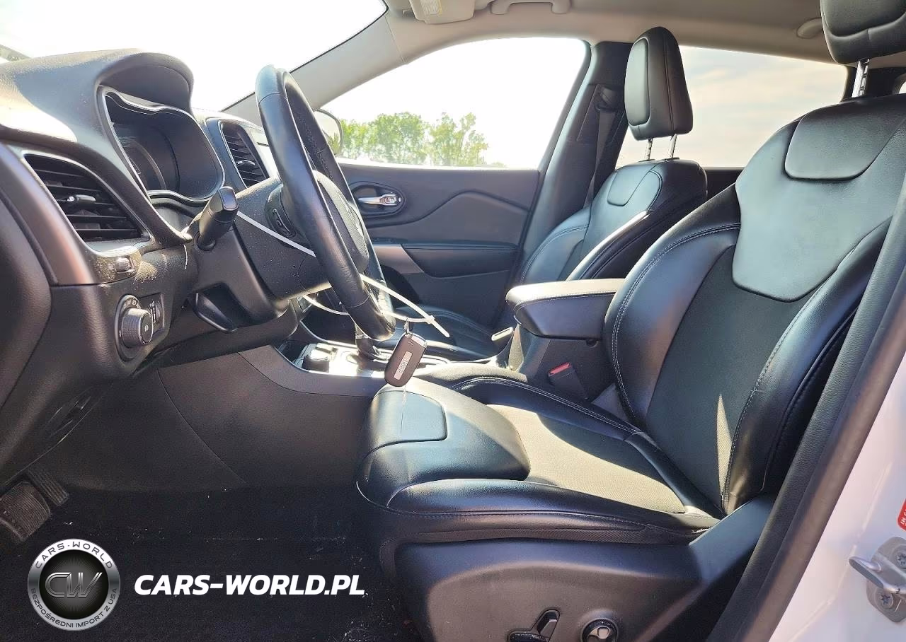 2019 Jeep Cherokee Latitude Plus VIN:1C4PJMLN6KD123517 - 7