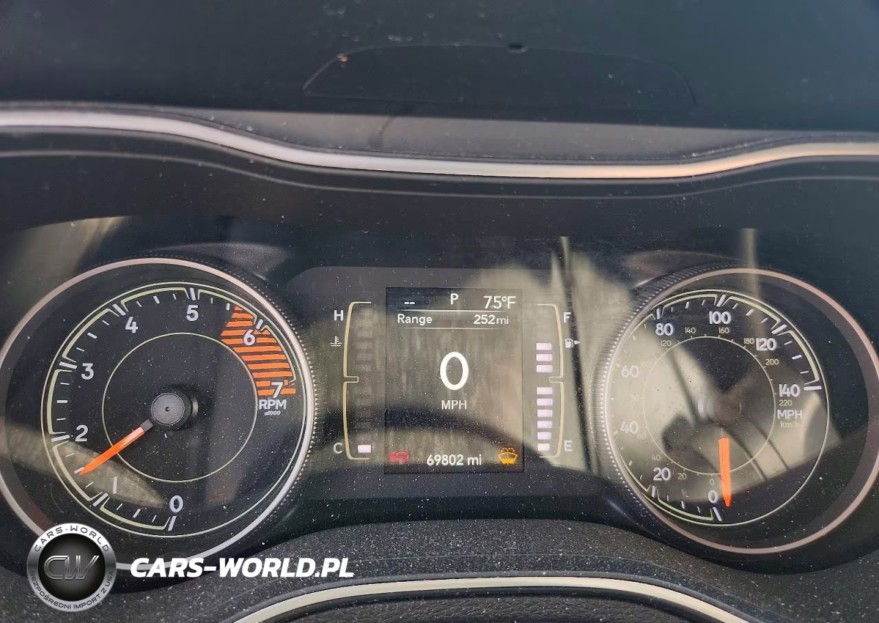2019 Jeep Cherokee Latitude Plus VIN:1C4PJMLN6KD123517 - 9