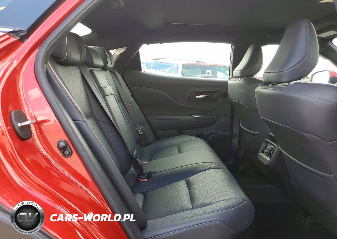2023 Toyota Crown Platinum VIN:JTDAFAAF6P3003747 - 11
